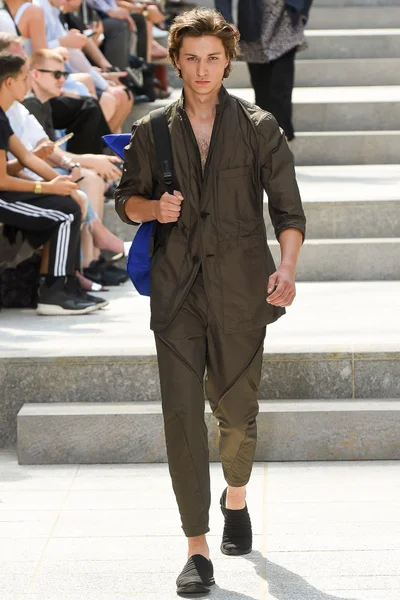 Look 28